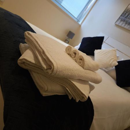 Comfy Spacious Apartment In Canary Wharf London Eksteriør billede