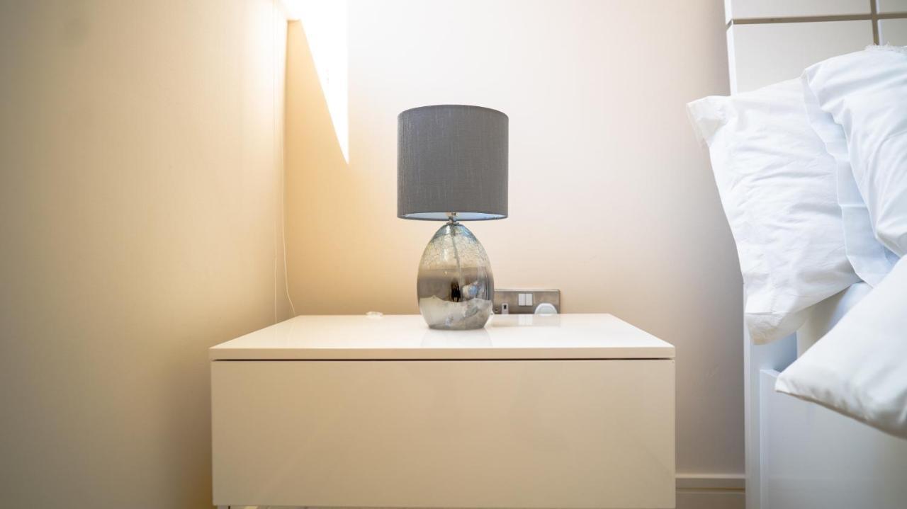 Comfy Spacious Apartment In Canary Wharf London Eksteriør billede