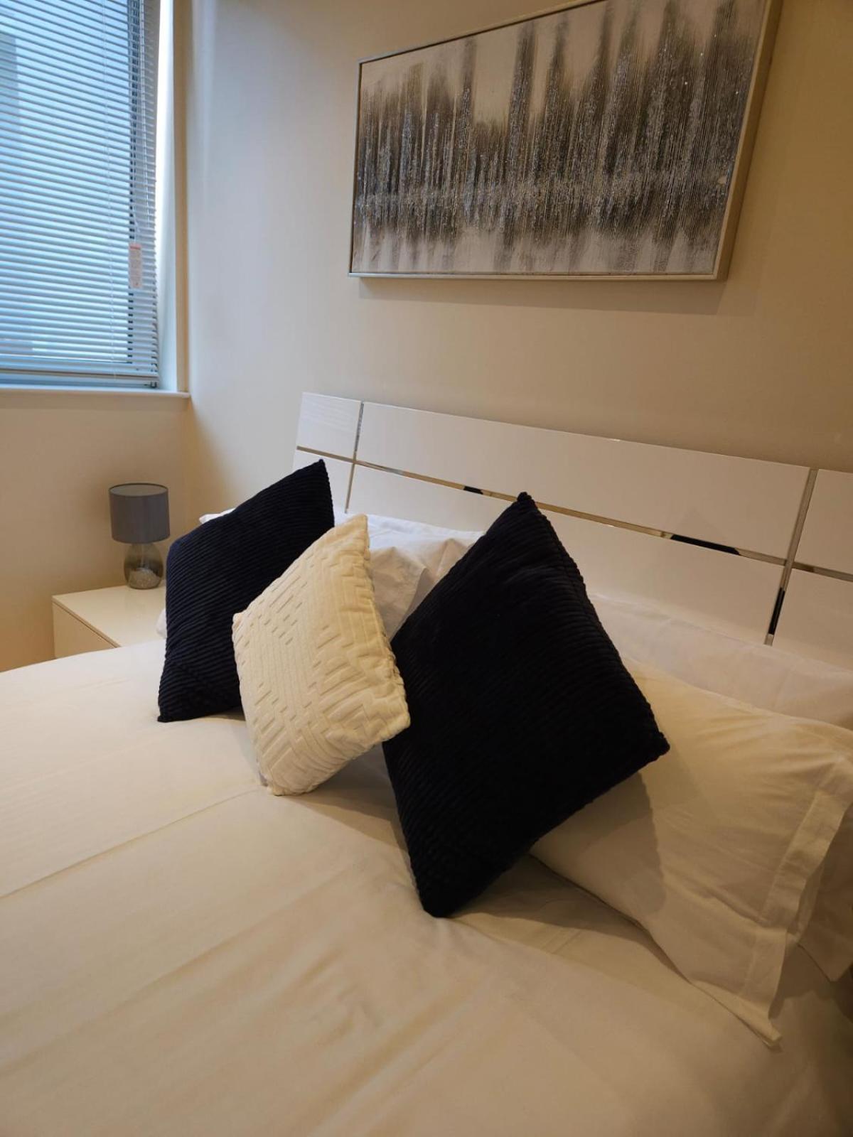 Comfy Spacious Apartment In Canary Wharf London Eksteriør billede