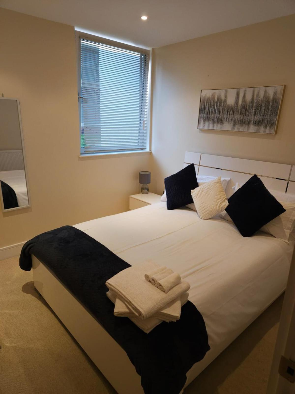 Comfy Spacious Apartment In Canary Wharf London Eksteriør billede